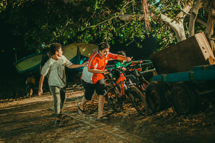 روایت قهرمانی سه کودک در بندرعباس؛ جنگ ۱۲ روزه سوژه «دینگو» شد