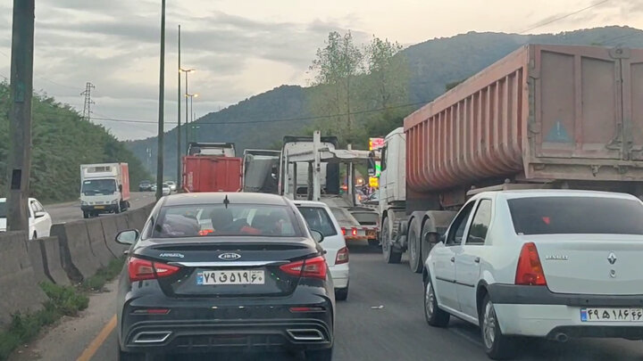 ترافیک فوق سنگین در محور رشت- امامزاده هاشم