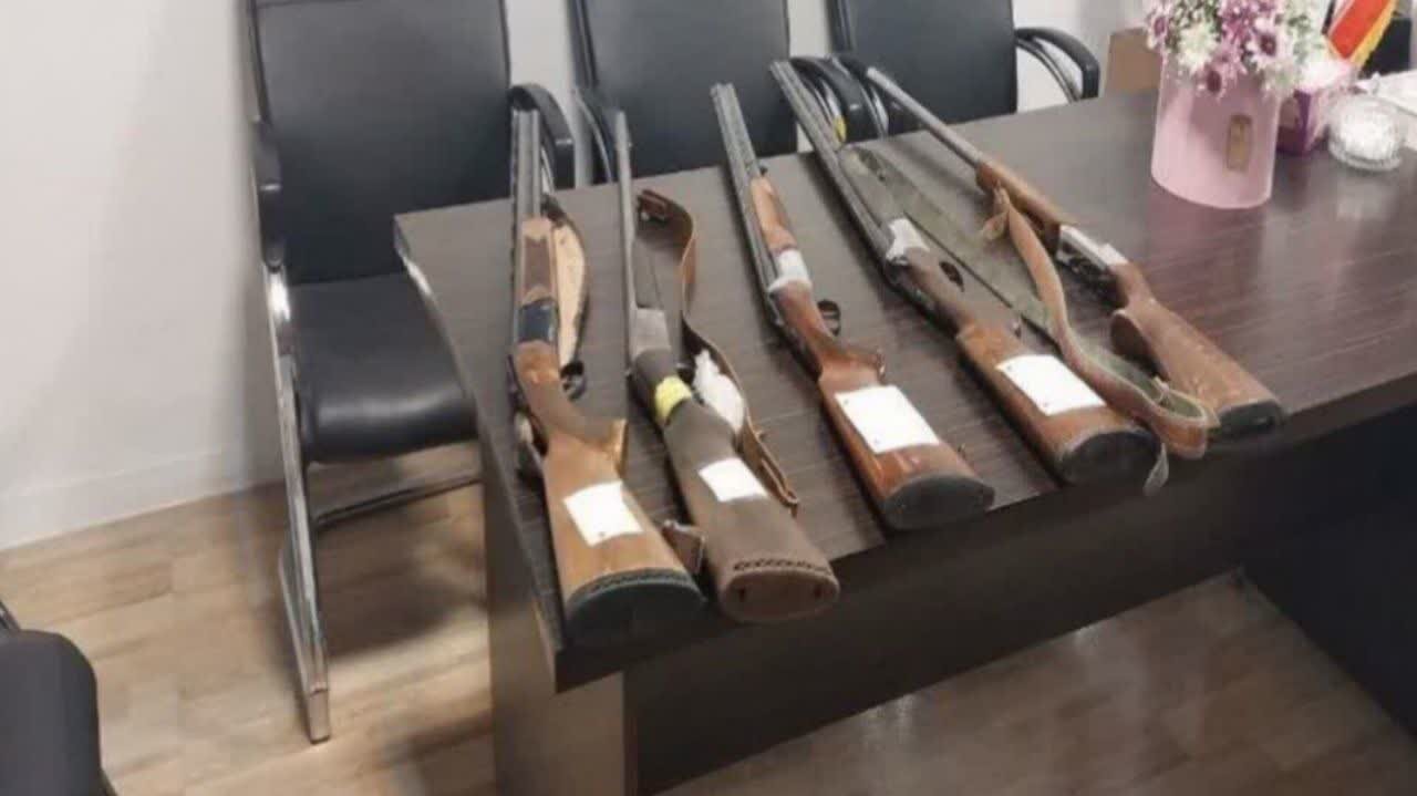 سلطان خواه: محیطبانان ماسال ۲۵ قبضه سلاح شکاری را کشف کردند سلطان خواه: محیطبانان ماسال ۲۵ قبضه سلاح شکاری را کشف کردند