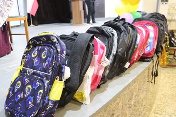 توزیع ۴۰۰ بسته نوشت‌ افزار به دانش‌آموزان مستعد کم‌ برخوردار شفت