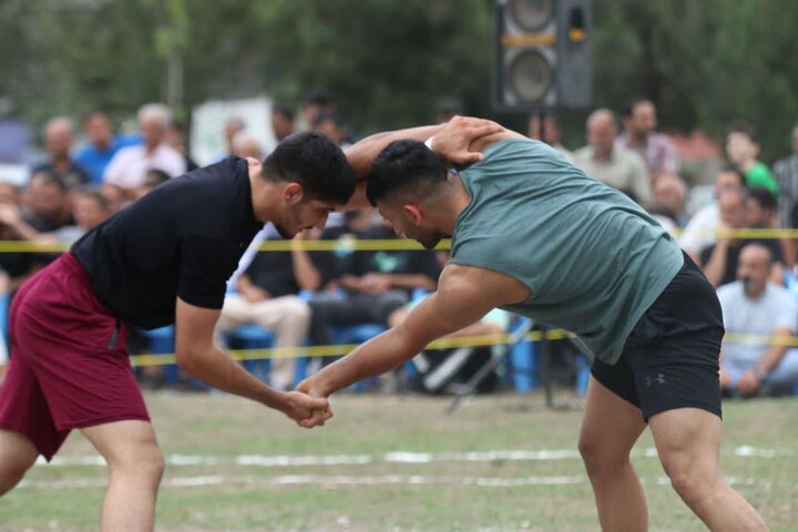 مسابقات کشتی سنتی لوچو در ساری برگزار شد