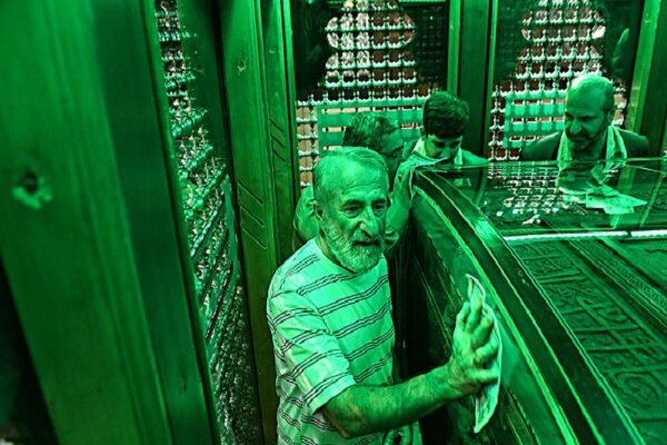 غبارروبی حرم حضرت عبدالعظیم با حضور چهره های فرهنگی، هنری و سیاسی