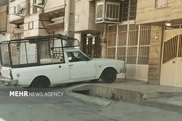 نسیمشهر قربانی نظارت ضعیف؛ وقتی پیاده رو پارکینگ می شود