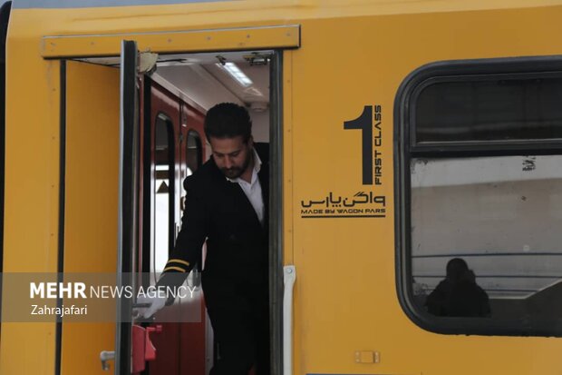 نخستین <a class='tagColor' href='/Tags/Archive/قطار'>قطار</a> مسافربری پنج ستاره هرمزگان افتتاح شد