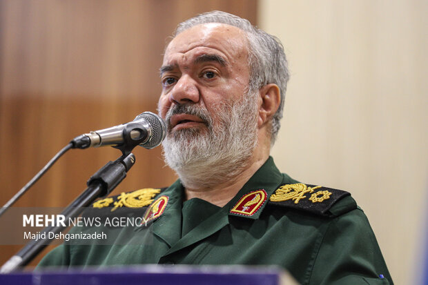 سردار فدوی: نباید بگذاریم دشمن دچار اشتباه محاسباتی شود