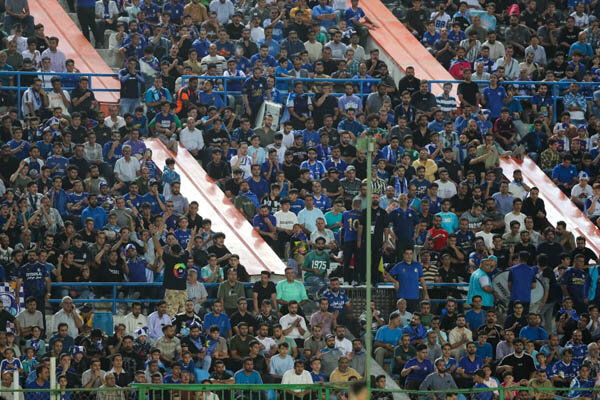 اعتراض هواداران استقلال به بازیکنان این تیم