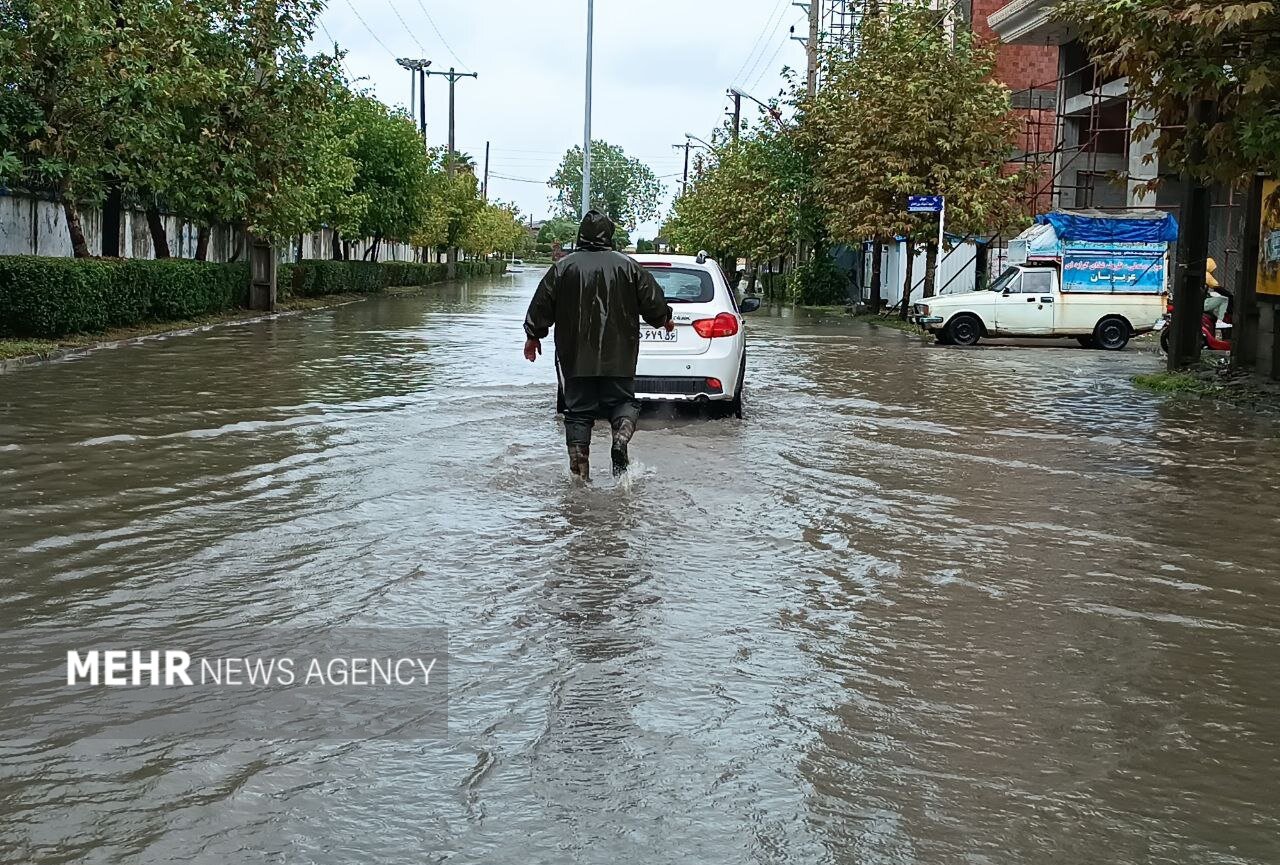 گزارش میدانی خبرنگار مهر از آبگرفتگی منازل شهروندان آستارایی