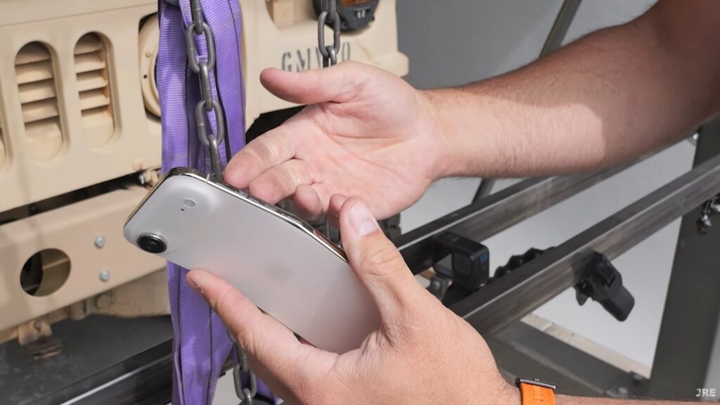 نتیجه تست خم شدن آیفون ایر