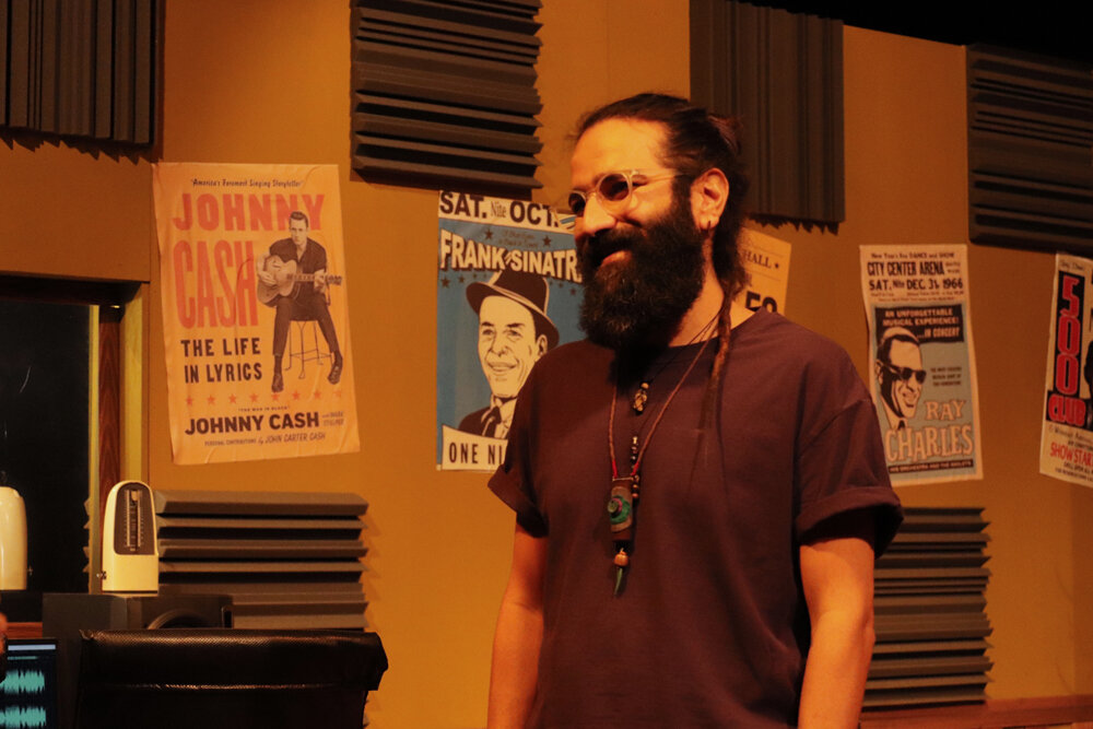 نمایشی در پیوند با موسیقی؛ نمادگرایی بیش از حد مخاطب را محدود میکند