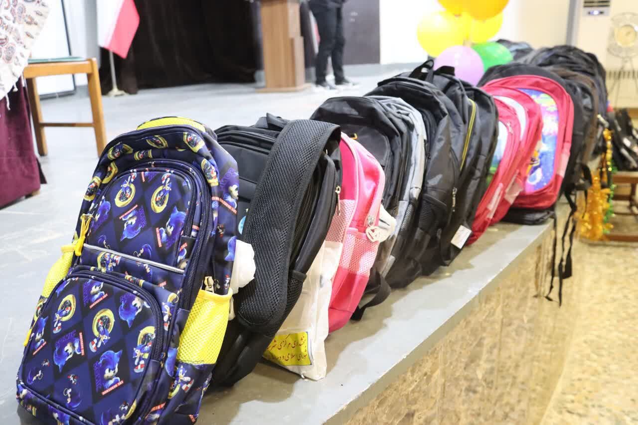 توزیع ۴۰۰ بسته نوشت افزار به دانشآموزان مستعد کم برخوردار شفت توزیع ۴۰۰ بسته نوشت افزار به دانشآموزان مستعد کم برخوردار شفت