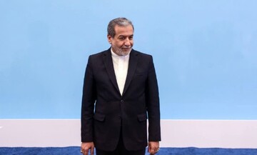 وزير الخارجية الإيراني يصل إلى نيويورك على رأس وفد رسمي