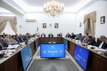 عارف: در صورت اجرای مکانیزم ماشه پیش‌بینی‌های اقتصادی صورت گرفته است