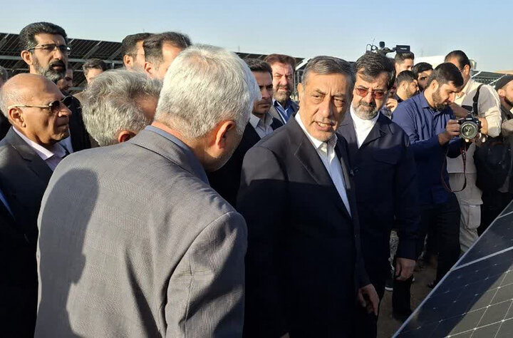 معاون اجرایی رئیس‌جمهور از نمایشگاه دائمی توانمندی‌های قم بازدید کرد