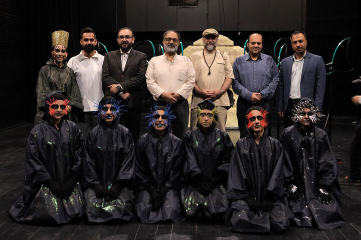 تجلیل از عوامل نمایش «لجن خوار»