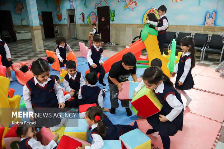 بدء العام الدراسي الجديد في ايران