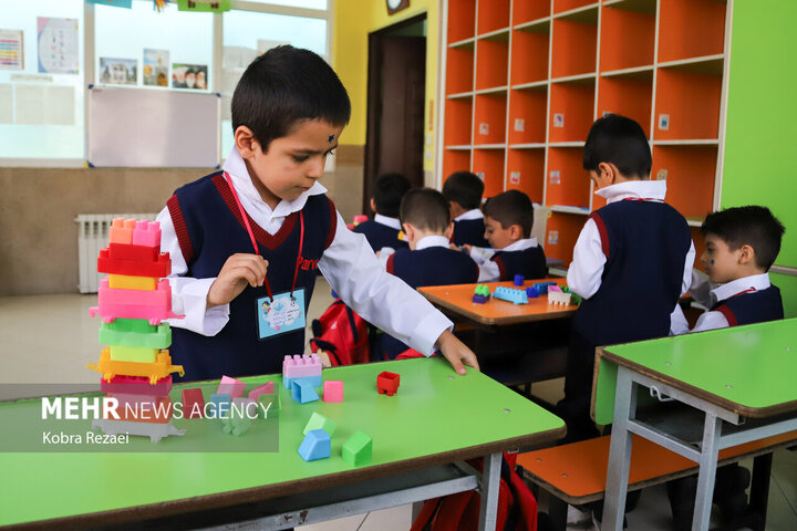 بدء العام الدراسي الجديد في ايران