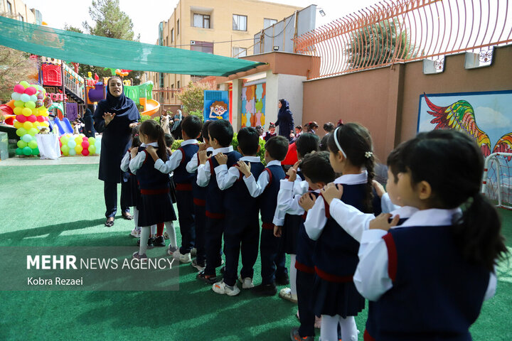 بدء العام الدراسي الجديد في ايران