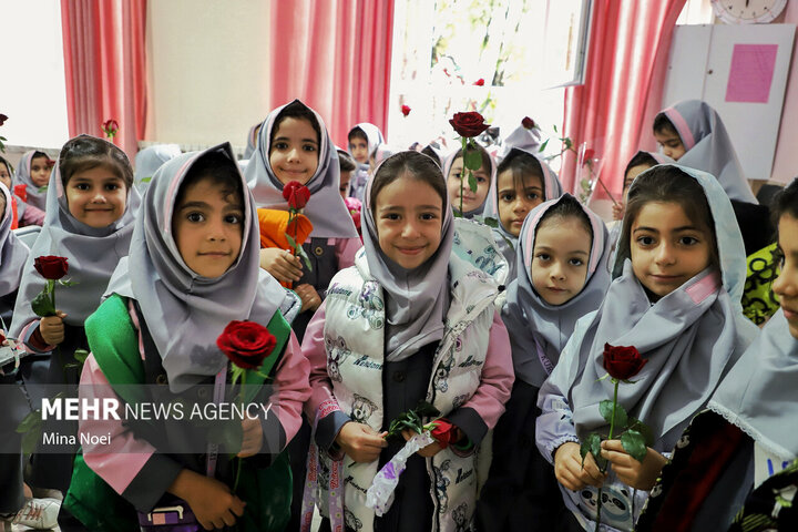 بدء العام الدراسي الجديد في ايران