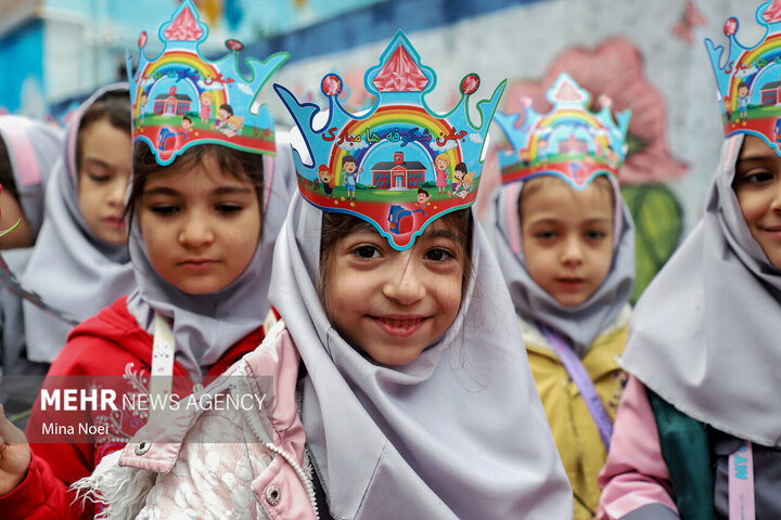 بدء العام الدراسي الجديد في ايران