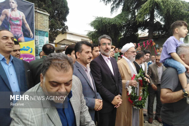 استقبال از رحمان عموزاد قهرمان کشتی جهان در بهشهر