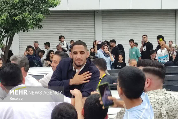 استقبال از رحمان عموزاد قهرمان کشتی جهان در بهشهر