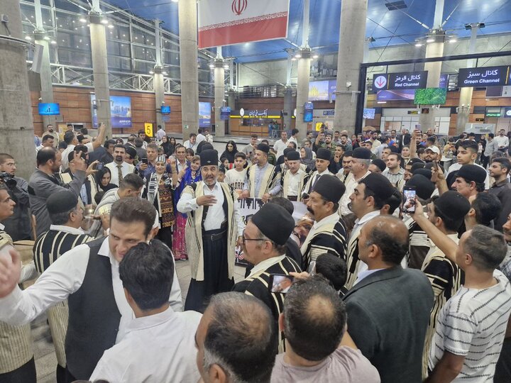 استقبال پرشور از تیم ملی کشتی فرنگی پس از قهرمانی در جهان