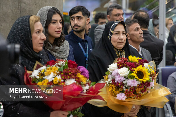 استقبال پرشور از تیم ملی کشتی فرنگی پس از قهرمانی در جهان