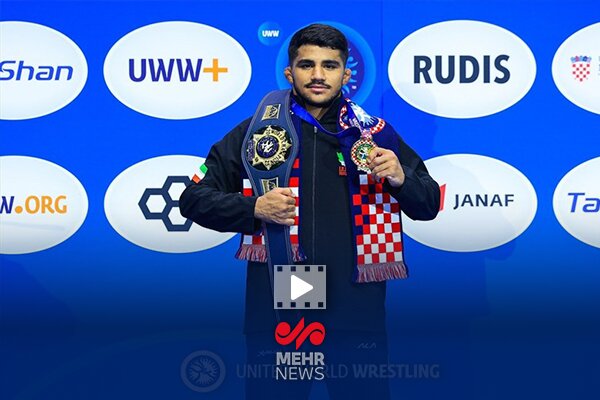 واکنش غلامرضا فرخی به استقبال مردم در فرودگاه امام خمینی(ره) واکنش غلامرضا فرخی به استقبال مردم در فرودگاه امام خمینی(ره)