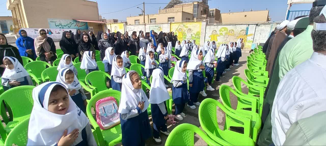 جشن باشکوه شکوفهها؛ آغاز سفر علم برای ۳۵۰ نوآموز اردستانی