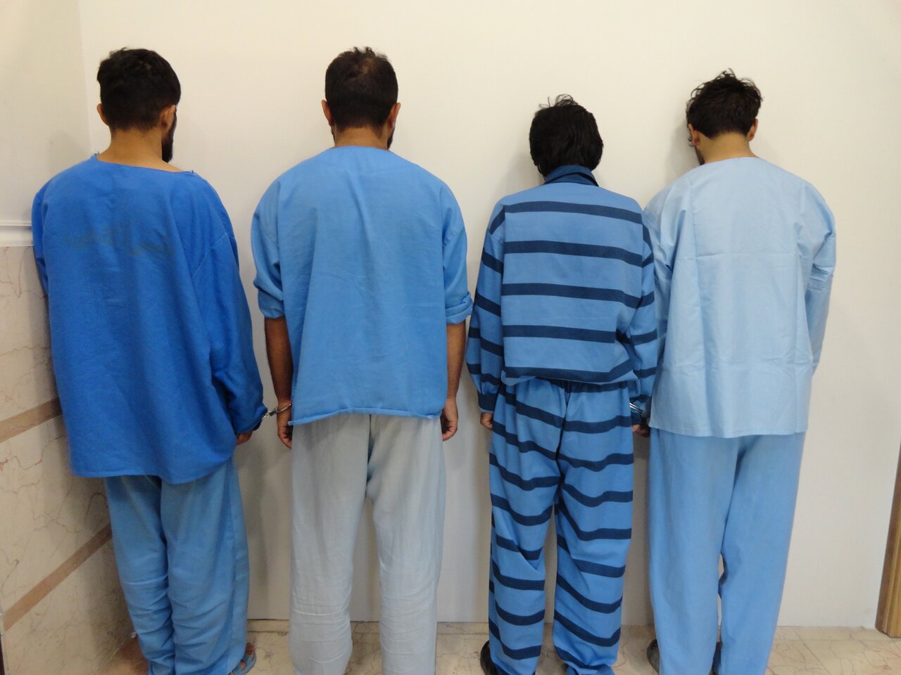 کشف بیش از یک کیلوگرم شیشه و هروئین در بندرانزلی؛۴ قاچاقچی دستگیر شد کشف بیش از یک کیلوگرم شیشه و هروئین در بندرانزلی؛۴ قاچاقچی دستگیر شد