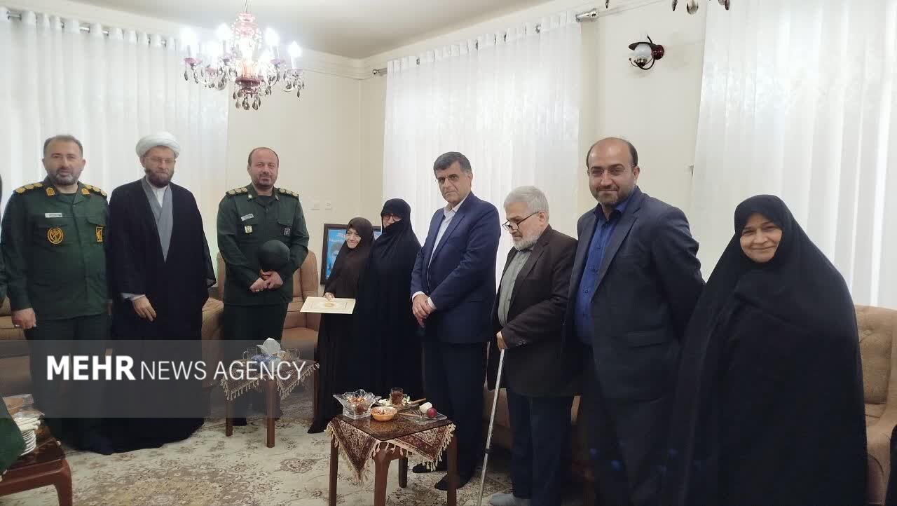 مادران شهدا نماد صبر و استقامت ملت ایران هستند