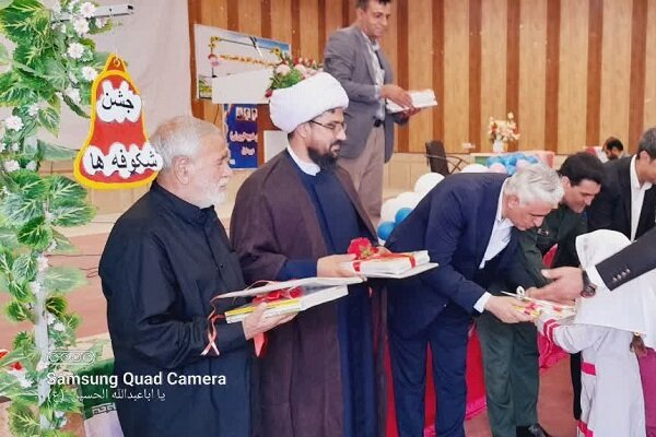 جشن شکوفه ها در شهرستان نیمروز برگزار شد