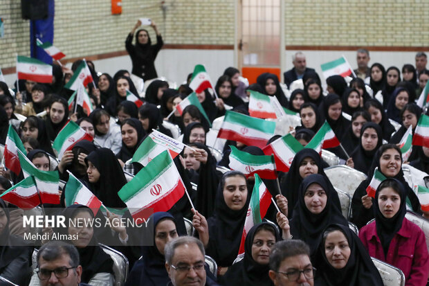 آغاز سال تحصیلی جدید استان زنجان با نواختن زنگ ایثار و مقاومت