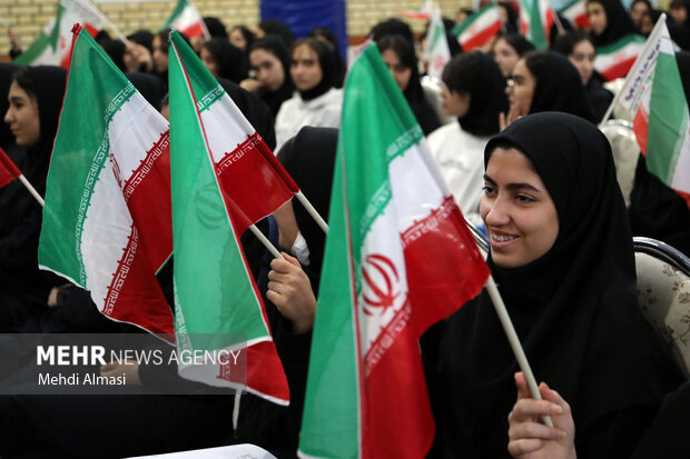 آغاز سال تحصیلی جدید استان زنجان با نواختن زنگ ایثار و مقاومت