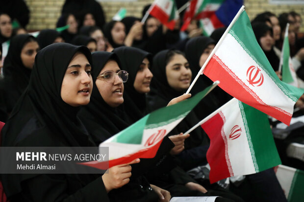 آغاز سال تحصیلی جدید استان زنجان با نواختن زنگ ایثار و مقاومت