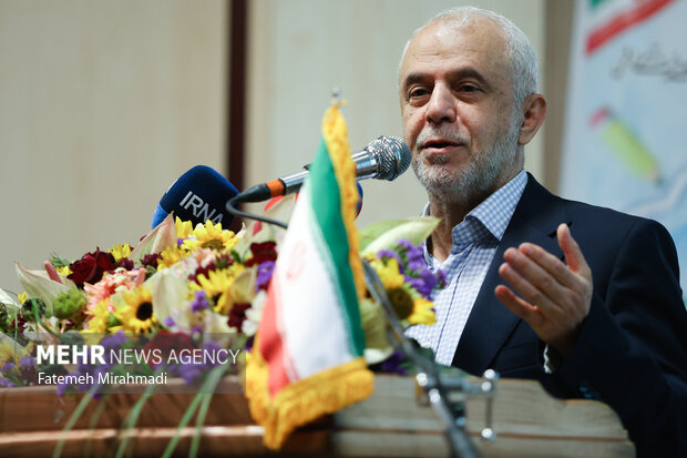 مراسم نواختن زنگ ایثار در دبیرستان شاهد شهدای هفتم تیر