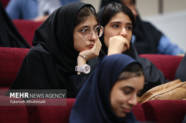 مراسم نواختن زنگ ایثار در دبیرستان شاهد شهدای هفتم تیر