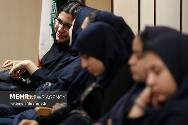 مراسم نواختن زنگ ایثار در دبیرستان شاهد شهدای هفتم تیر