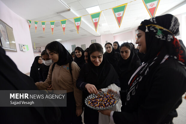 مراسـم زنـگ بـازگشايي مهر و مـقاومت