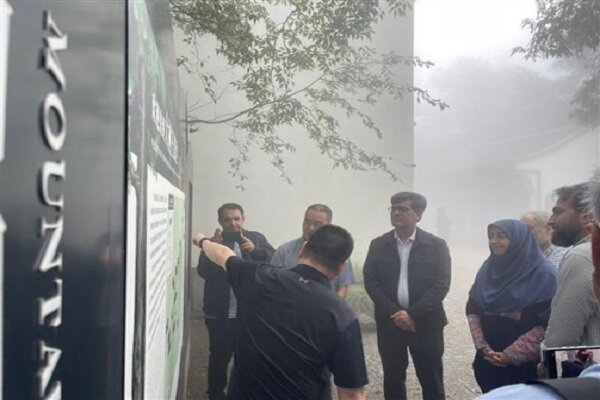 بازدید رئیس سازمان محیط زیست از ذخیرهگاه زیستکره تیانموشان در چین