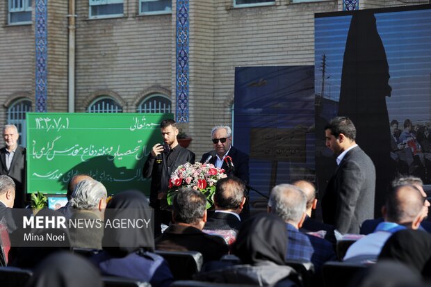 آیین نواخته شدن زنگ مهر و مقاومت با حضور وزیر راه و شهرسازی در تبریز