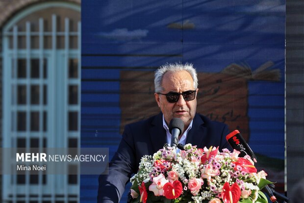 آیین نواخته شدن زنگ مهر و مقاومت با حضور وزیر راه و شهرسازی در تبریز