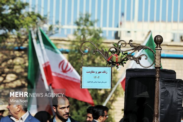 آیین نواخته شدن زنگ مهر و مقاومت با حضور وزیر راه و شهرسازی در تبریز