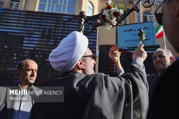 آیین نواخته شدن زنگ مهر و مقاومت با حضور وزیر راه و شهرسازی در تبریز