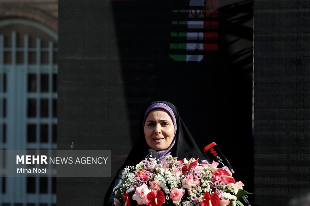 آیین نواخته شدن زنگ مهر و مقاومت با حضور وزیر راه و شهرسازی در تبریز