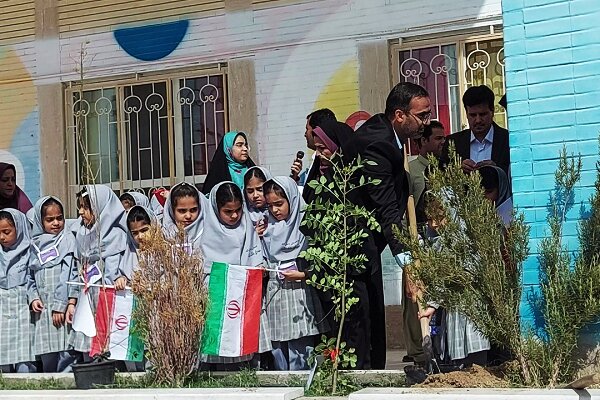 جشن آغاز سال تحصیلی و «پویش مهر سبز» در زاهدان برگزار شد