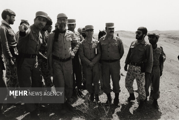 تصاویری ویژه از رهبر معظم انقلاب در دوران دفاع مقدس