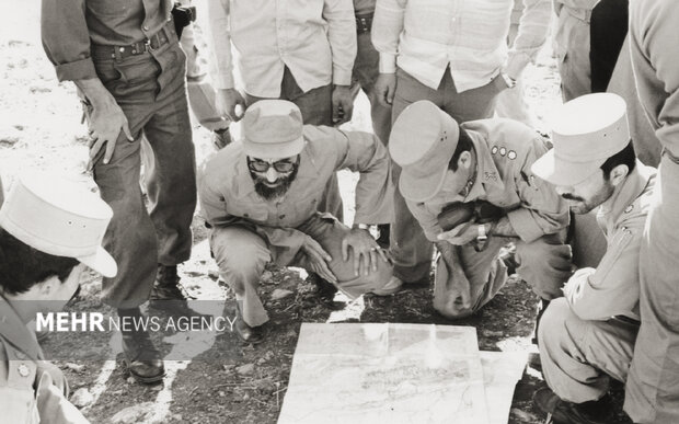 تصاویری ویژه از رهبر معظم انقلاب در دوران دفاع مقدس