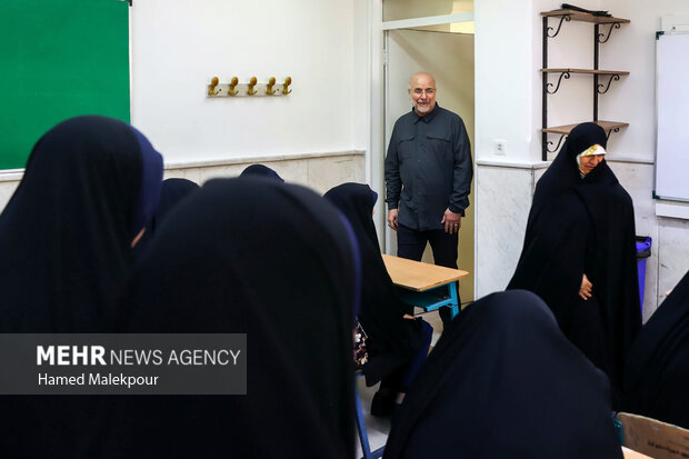 حضور رئیس مجلس در مدرسه دخترانه فاطمیون تهران به مناسبت آغاز سال تحصیلی جدید