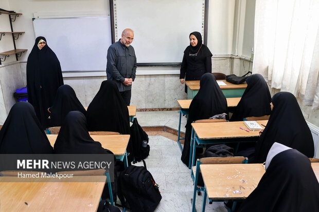 حضور رئیس مجلس در مدرسه دخترانه فاطمیون تهران به مناسبت آغاز سال تحصیلی جدید